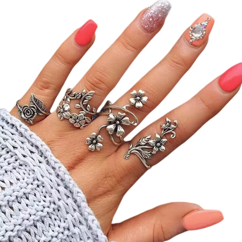 50pcs/Lot Wholesale Mix Style Finger Rings For Women Black Enamel Heart Carved Flower Skull Big Butterfly Acrylic Jewelry Girls